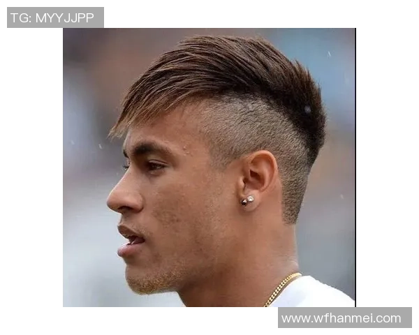 足球巨星登场时的气场与魅力：场上气势如何成就他们的传奇身份