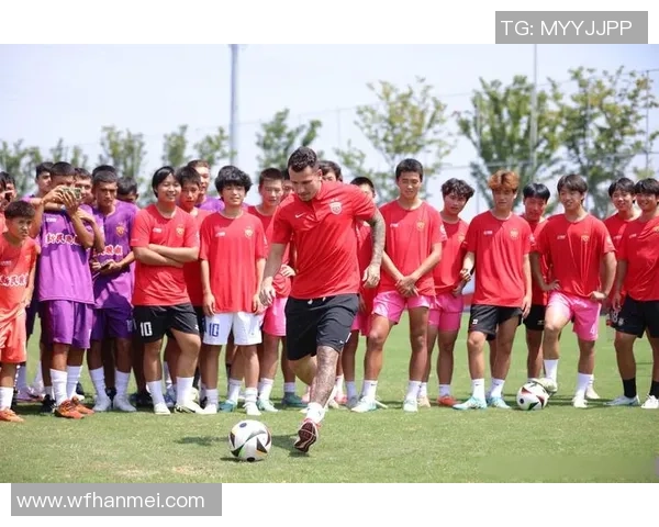 足球防滑袜助力球星赛场稳定发挥提升速度与灵活性的秘密